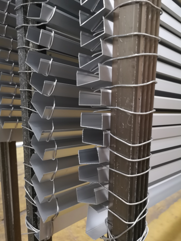 Proses anodisasi profil aluminium