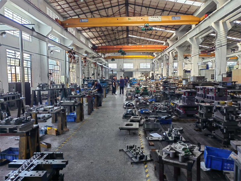 알루미늄 프로파일의 펀칭 공정