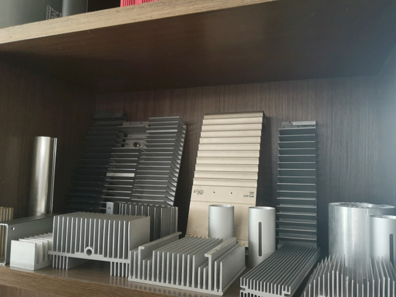 Cutting process of aluminium profile