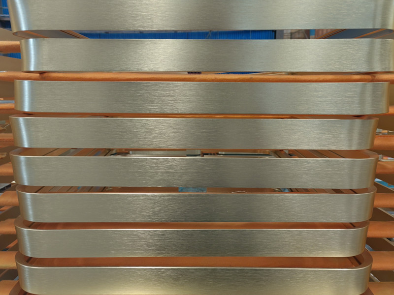 Brushed process of aluminium profile